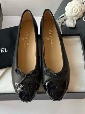 Chanel Classic Black Leather & Patent Toe Cap Ballet Flats with Bow Size 37